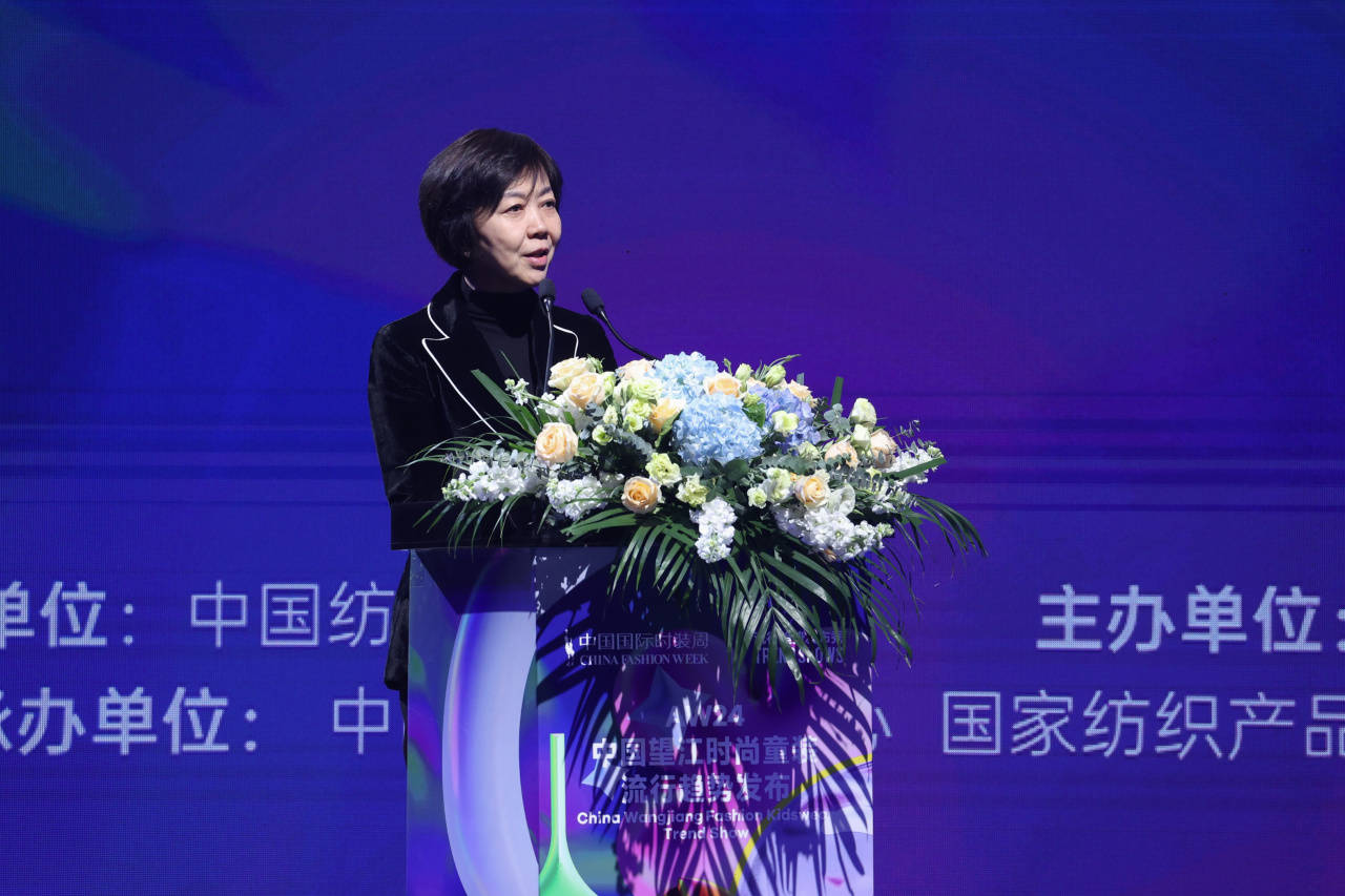 24秋冬流行趋势发布秀葳蕤“启序”演绎未来时尚(图3)