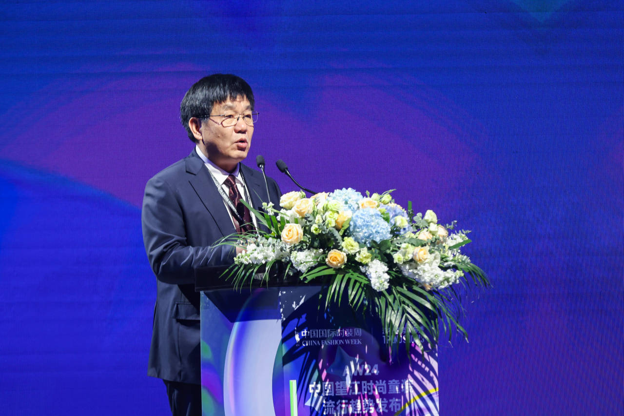24秋冬流行趋势发布秀葳蕤“启序”演绎未来时尚(图4)