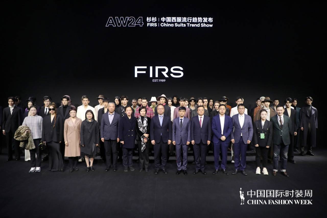 24秋冬流行趋势发布秀葳蕤“启序”演绎未来时尚(图38)