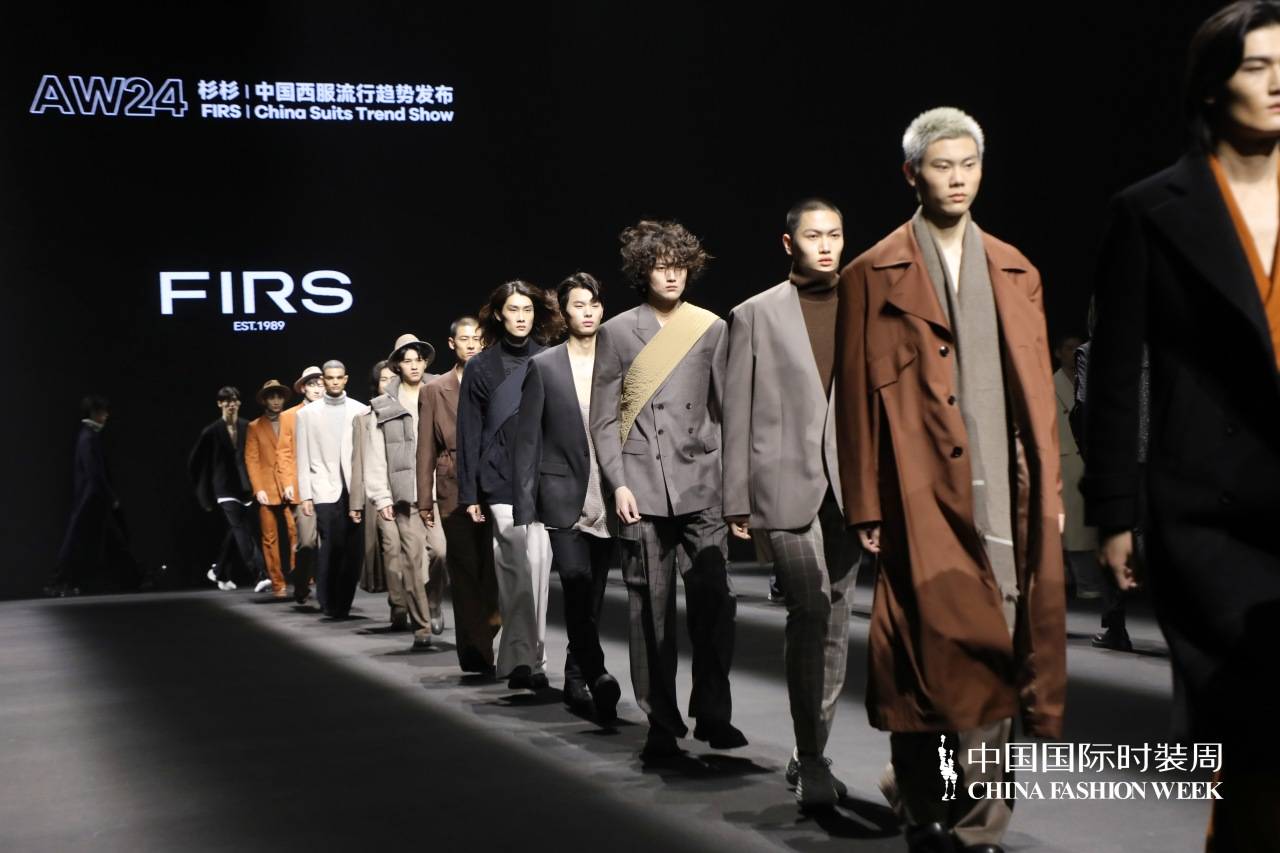 24秋冬流行趋势发布秀葳蕤“启序”演绎未来时尚(图37)