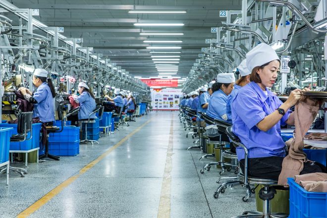 人民日报、新华社走进鄂尔多斯集团聚焦“温暖全世界”的新时代诠释(图2)
