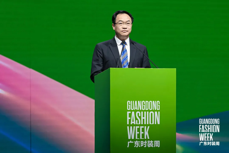粤服协定制分会换届就职典礼在2024春季广东时装周盛大举行(图3)