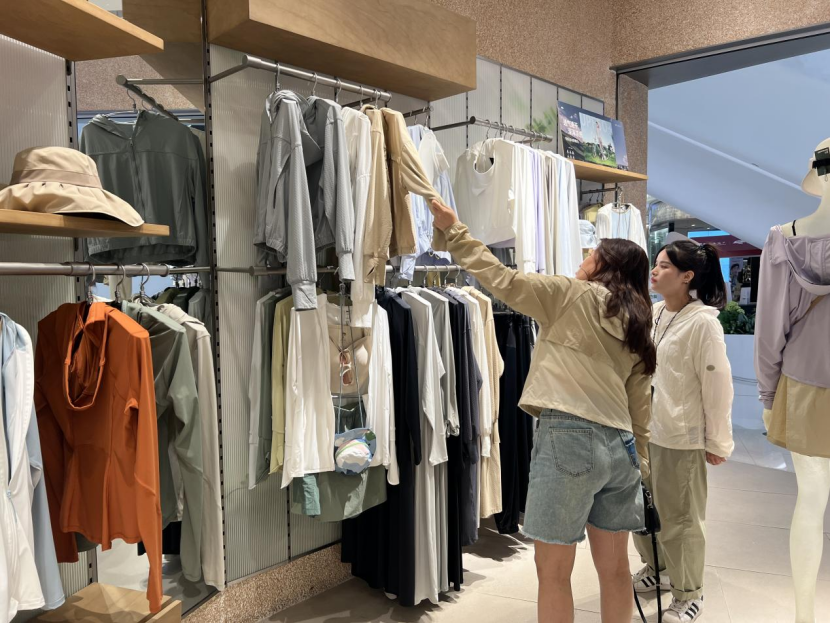 防晒衣市场酣战：成为夏日标配之后谁能拿下“赛点”(图1)