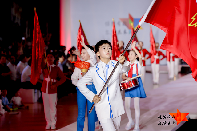 迪尚智造：经纬之间织就学子风华(图1)