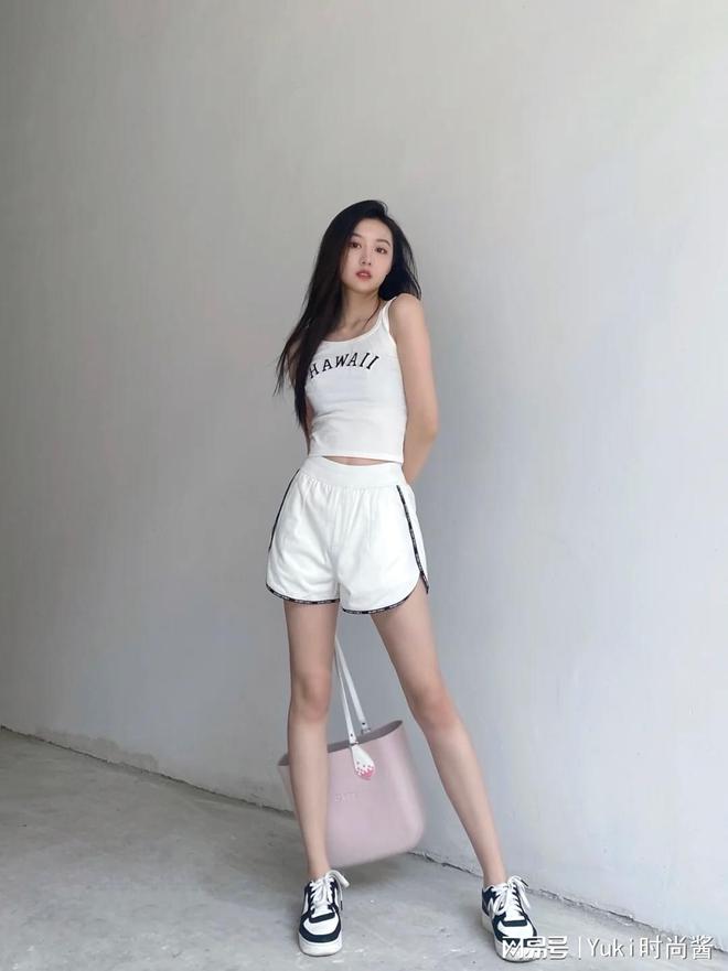 短裤+吊带：夏日清凉的时尚密语(图5)