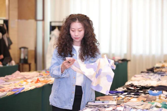 4000款精品面料齐聚2025春夏中国流行面料入围评审传递了哪些新设计与新理念？(图8)
