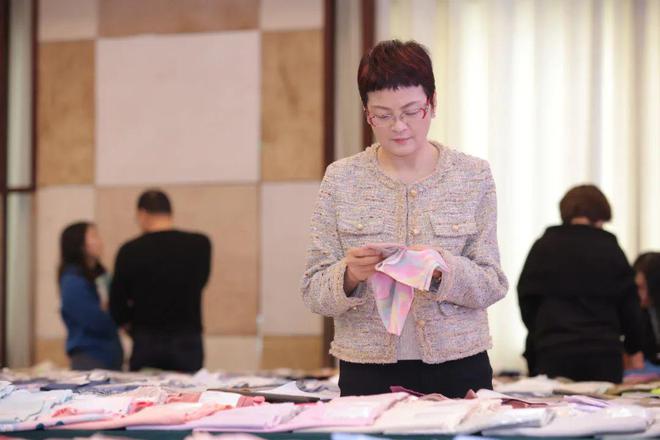 4000款精品面料齐聚2025春夏中国流行面料入围评审传递了哪些新设计与新理念？(图5)