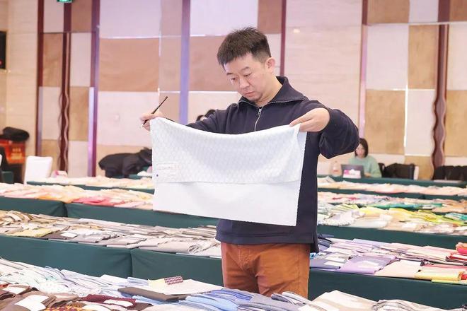 4000款精品面料齐聚2025春夏中国流行面料入围评审传递了哪些新设计与新理念？(图11)