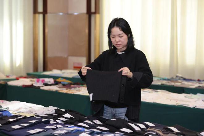 4000款精品面料齐聚2025春夏中国流行面料入围评审传递了哪些新设计与新理念？(图13)