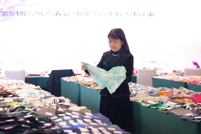 4000款精品面料齐聚2025春夏中国流行面料入围评审传递了哪些新设计与新理念？(图19)