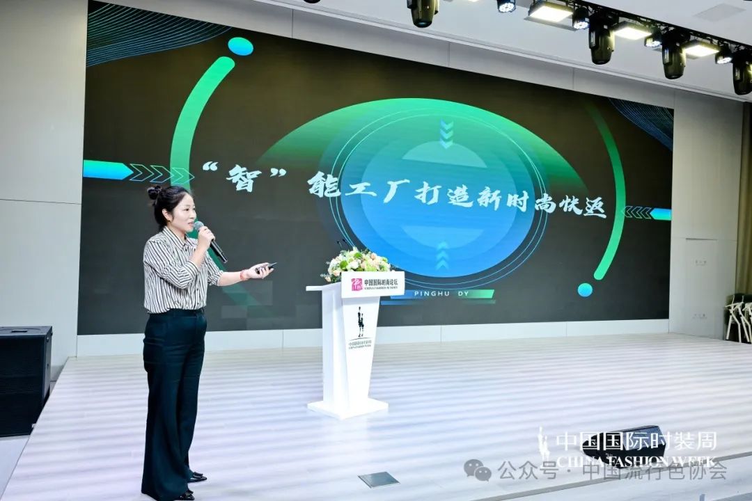 “绒”耀璀璨平湖羽绒服绽放SS25中国国际时装周(图6)