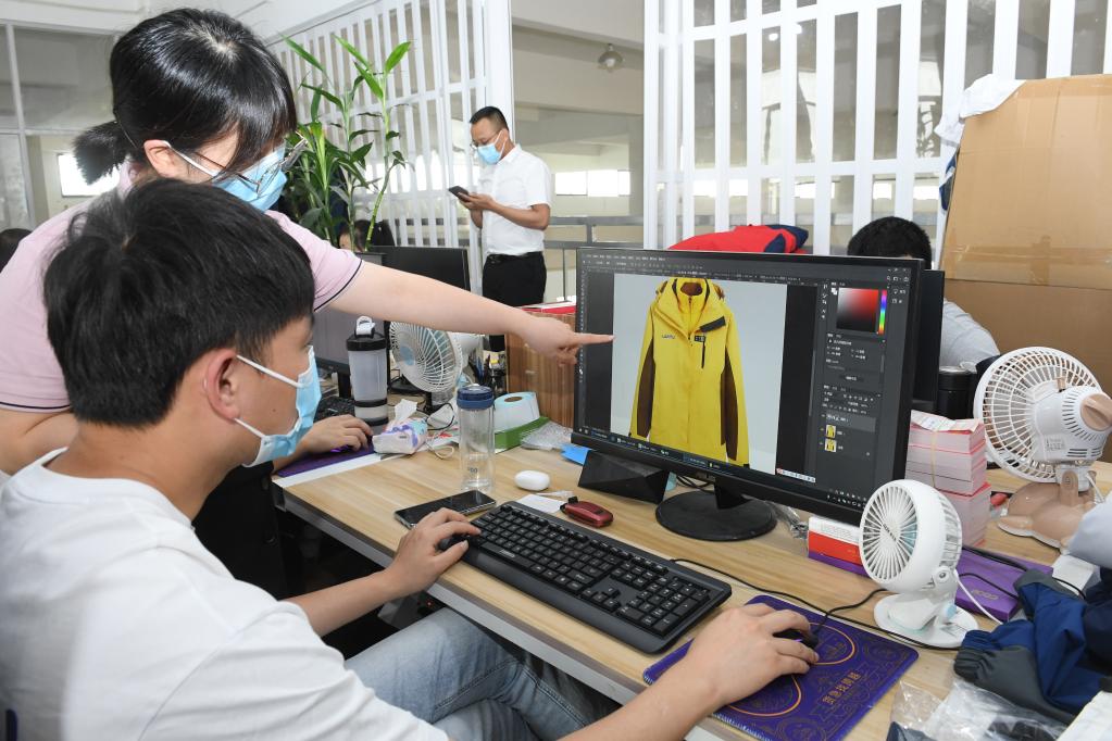 冲锋衣的不断“冲锋”——浙江三门县衣产业一线观察(图2)