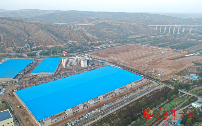 宁夏百日攻坚战丨彭阳县功能性面料生产加工项目厂房建设已进入扫尾阶段(图1)