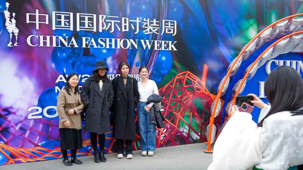 时尚添新市场加力——2023秋冬中国国际时装周观察(图1)