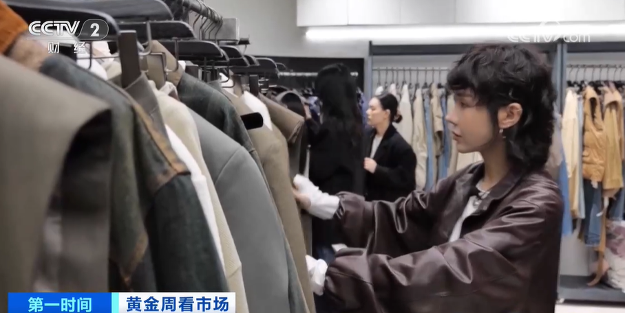 备货、发货、补单从商户繁忙的一天看线下服装市场的火爆(图8)