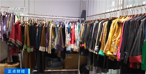 马甲、刺绣外套……秋装上新了！国风款引领时尚走俏市场→(图5)