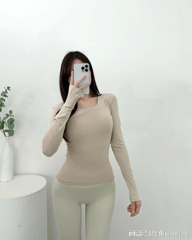 这种米色健身小衫真的搭配得太完美了！(图4)