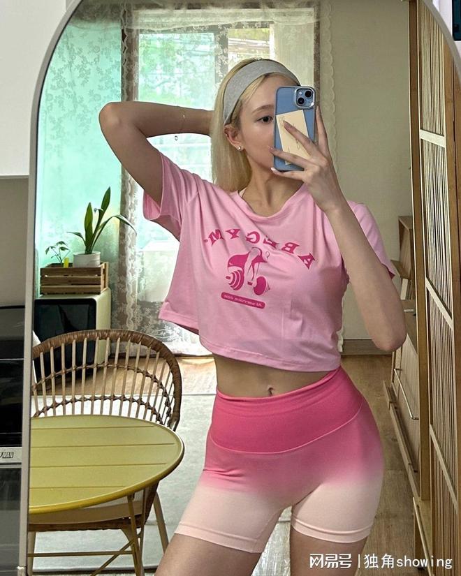 运动背心搭配健身短裤清新动感气质完美展现(图5)