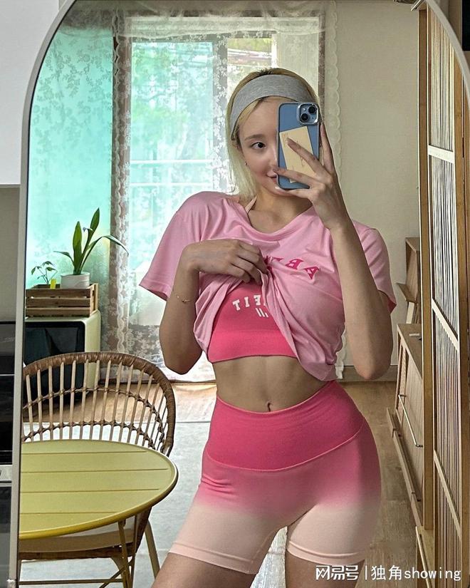 运动背心搭配健身短裤清新动感气质完美展现(图4)