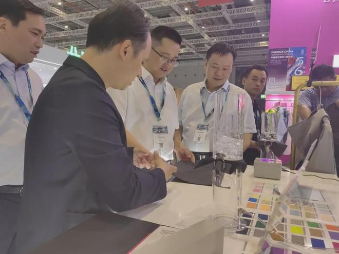 向世界展示盛泽面料“硬核实力”2024秋冬面辅料展“盛泽展团”再启新程(图3)