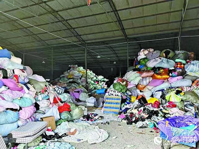 小区内的旧衣回收箱靠谱吗？(图1)