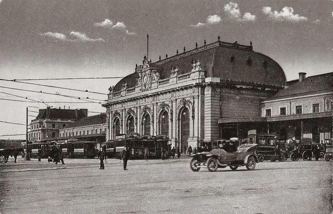 米兰时装周的最后一天一群男士占领了火车站。(图2)