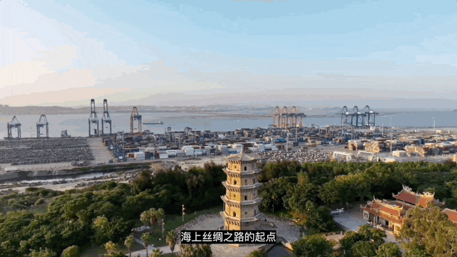 米兰时装周的最后一天一群男士占领了火车站。(图16)