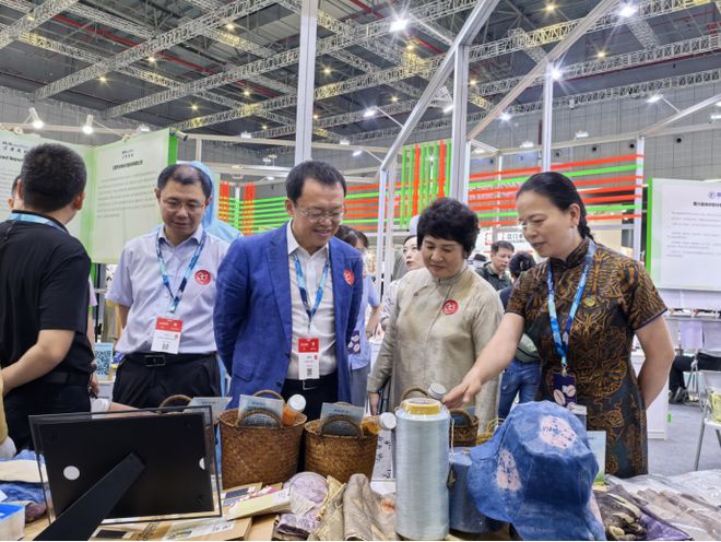 做特色功能生态新材料的引领者美胜生物植物染秋冬面辅料展上圈粉无数(图4)