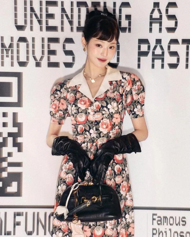 麂皮包、赛车鞋…这些单品才是时尚新顶流！(图1)