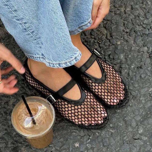 麂皮包、赛车鞋…这些单品才是时尚新顶流！(图6)