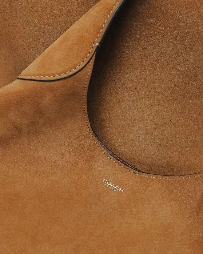 麂皮包、赛车鞋…这些单品才是时尚新顶流！(图17)