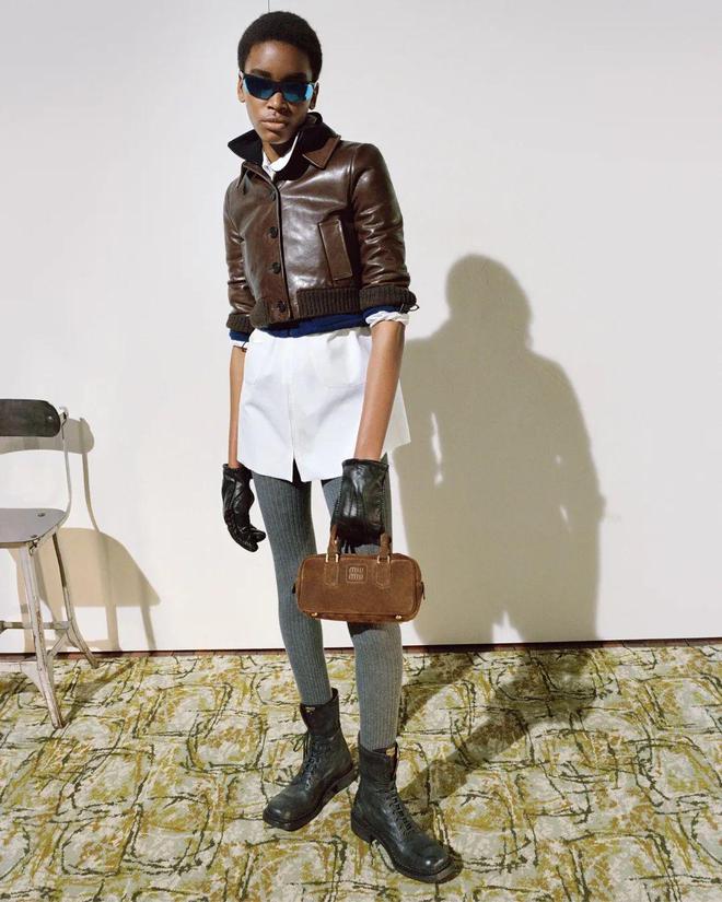 麂皮包、赛车鞋…这些单品才是时尚新顶流！(图26)