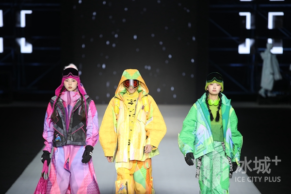华彩霓裳助力亚冬盛会展冰雪之都时尚魅力丨哈尔滨2025年第九届亚冬会服装设计大赛决赛侧记(图13)