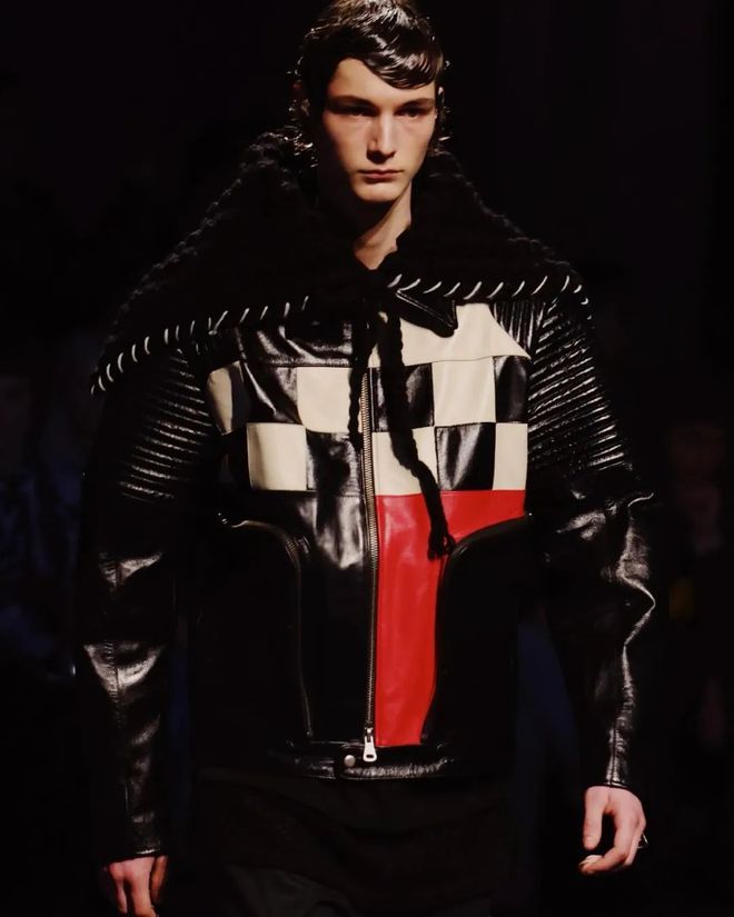 衣橱里永远缺一件机车夹克(图2)