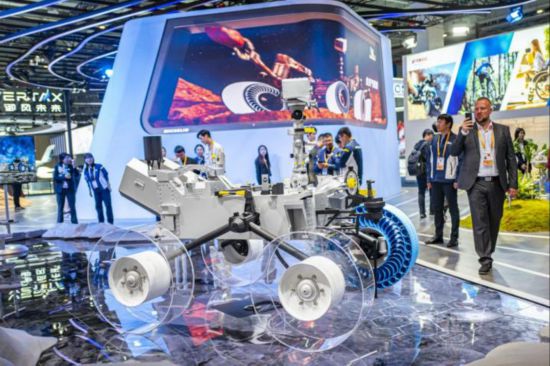 大江东｜首发首展首秀创新光彩绽放进博舞台(图3)