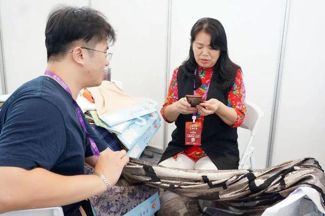 高口碑高收获！这场服装产业链供需对接订货会交流热烈火花闪烁(图4)