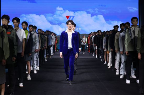 科技时尚共舞功能性服装产业勇往“职”前(图1)