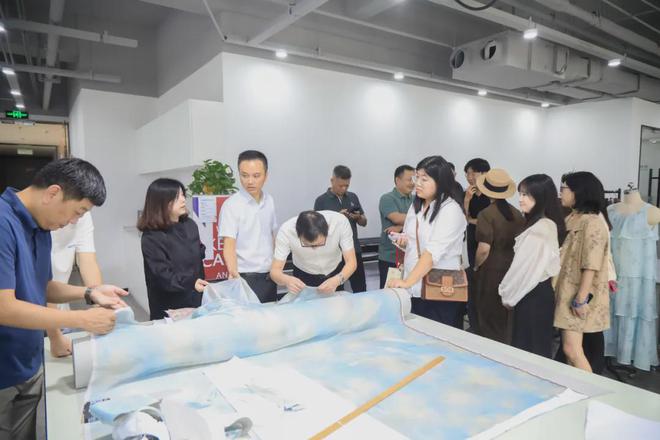 走进宁波多家纺服企业纤维流行趋势精准对接下游需求(图2)