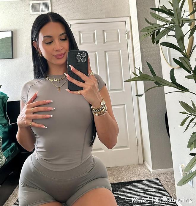 灰色健身服装搭配：展现时尚与性感的新趋势(图4)