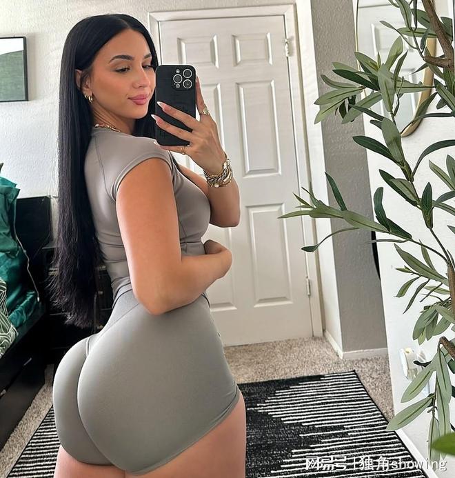 灰色健身服装搭配：展现时尚与性感的新趋势(图3)