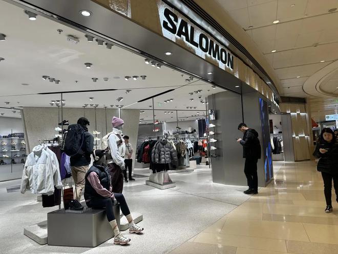 一只鸟两棵树三条路中产被安踏包围了(图4)