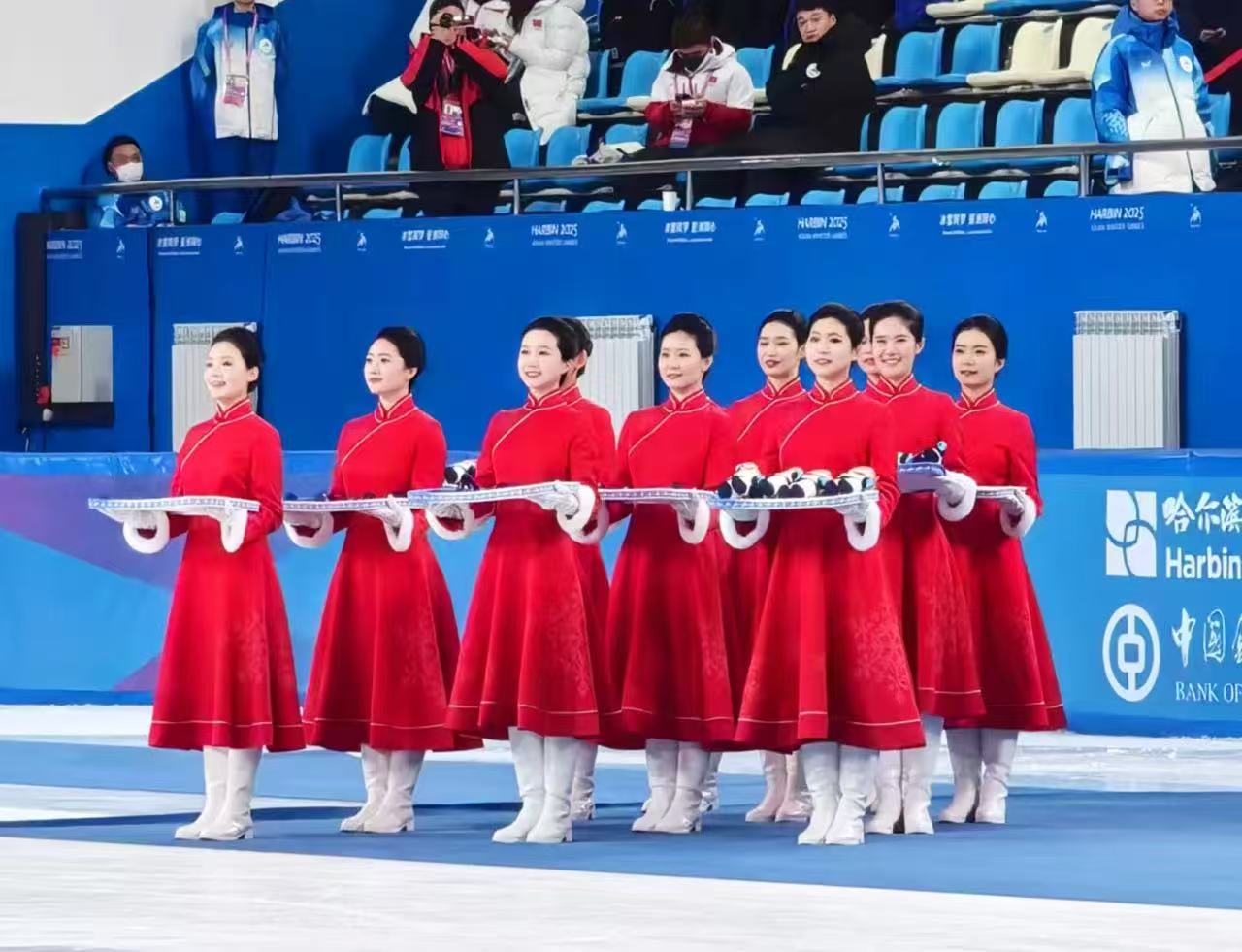 颁奖礼服、赛事制服、保障车队……亚冬会上的浙江元素亮了(图1)