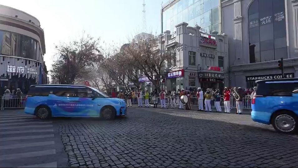 颁奖礼服、赛事制服、保障车队……亚冬会上的浙江元素亮了(图13)