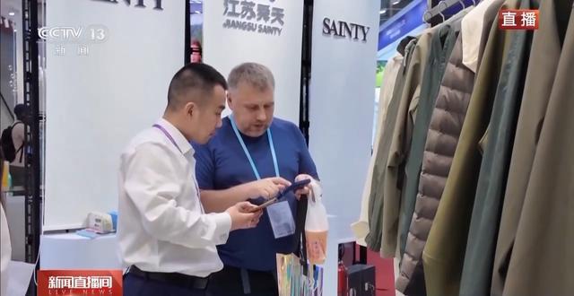 易去污、抗皱……从广交会上的新功能面料看中国企业的创新活力(图3)