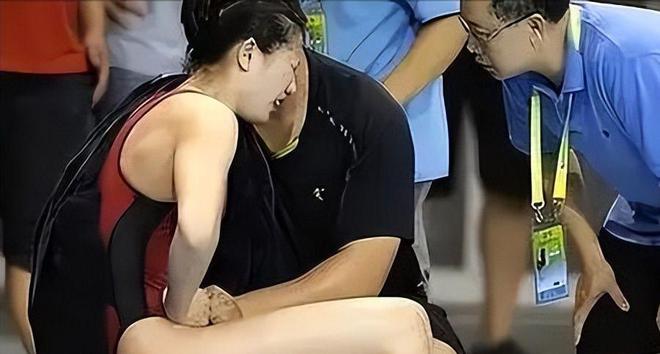 女运动员“难以启齿”的心酸：赛前要“刮毛”、赛后忍痛扯泳衣(图5)