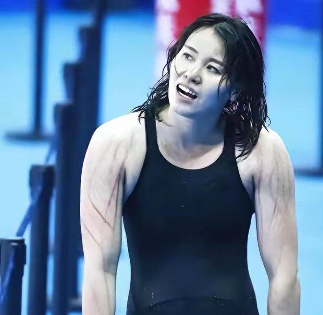 女运动员“难以启齿”的心酸：赛前要“刮毛”、赛后忍痛扯泳衣(图14)