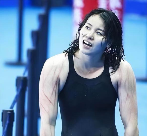 女运动员“难以启齿”的心酸：赛前要“刮毛”、赛后忍痛扯泳衣(图11)