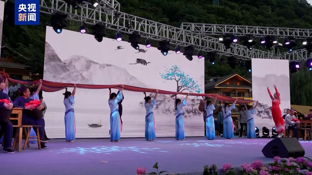高温“烤”验催热“清凉经济”避暑秘境+防晒科技走俏(图2)