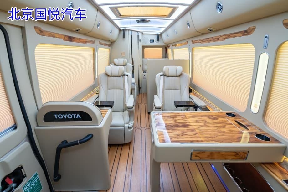 丰田考斯特7座房车青海落地多少钱(图4)