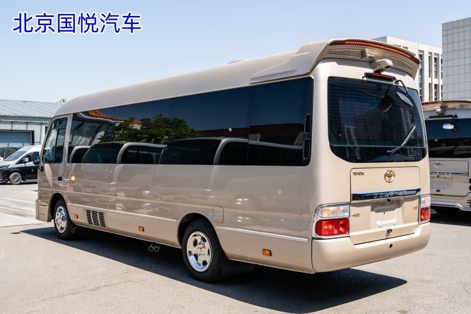 丰田考斯特7座房车青海落地多少钱(图3)